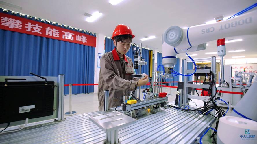 給工業機器"看病" 他們比拼"醫術"